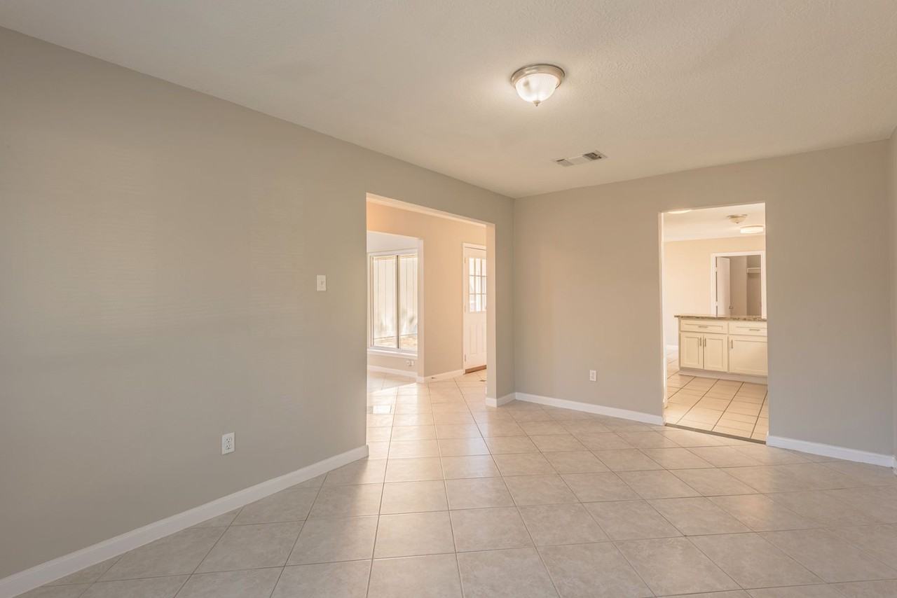 4418 Lost Spring Drive - Photo 6 of 18