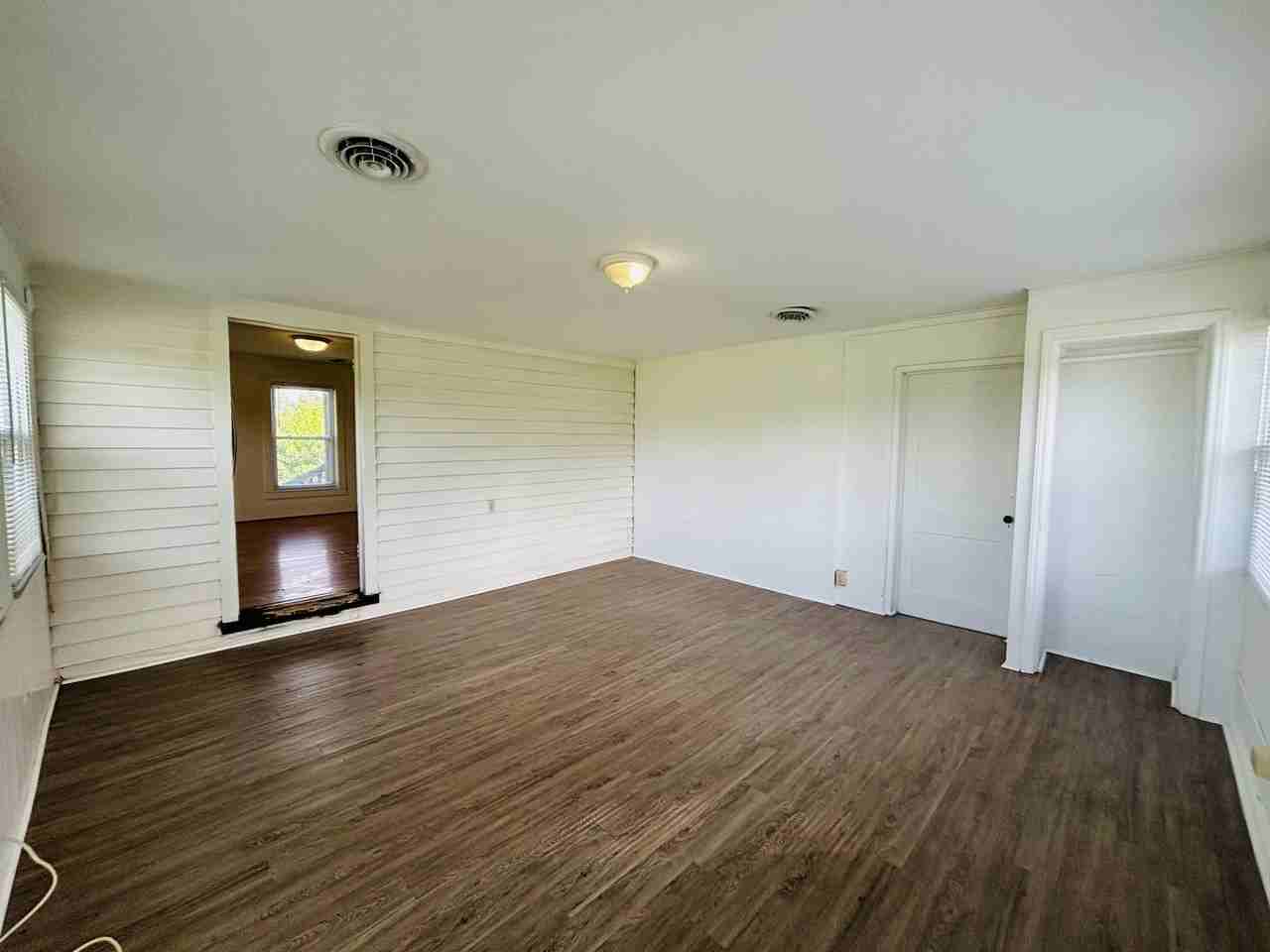 2202 Meadowbrook Dr - Photo 2 of 11