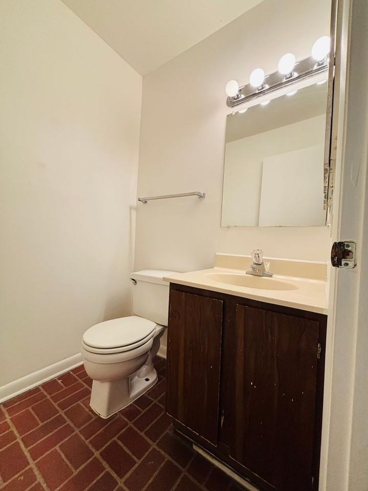 319 Shenandoah Cir - Photo 4 of 18