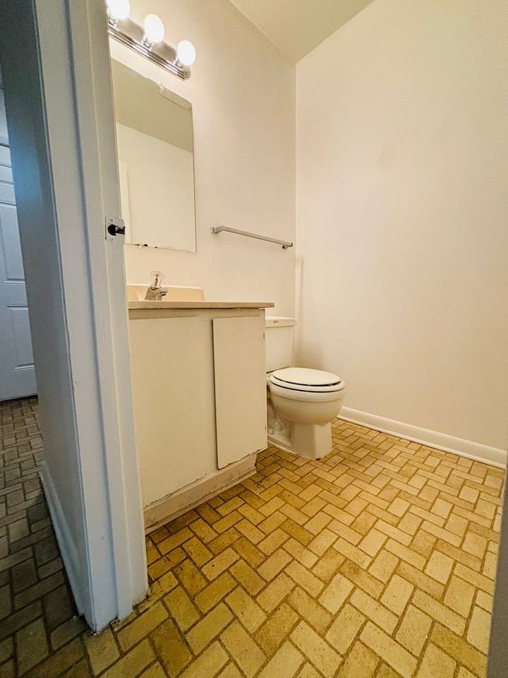 320 Shenandoah Cir - Photo 7 of 13