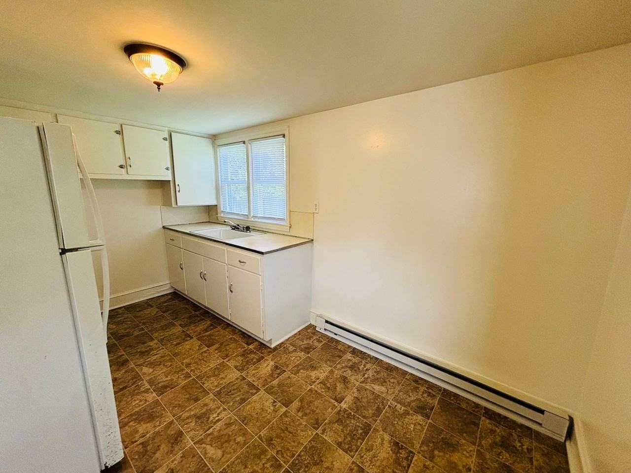 1284 Harding Rd - Photo 4 of 9