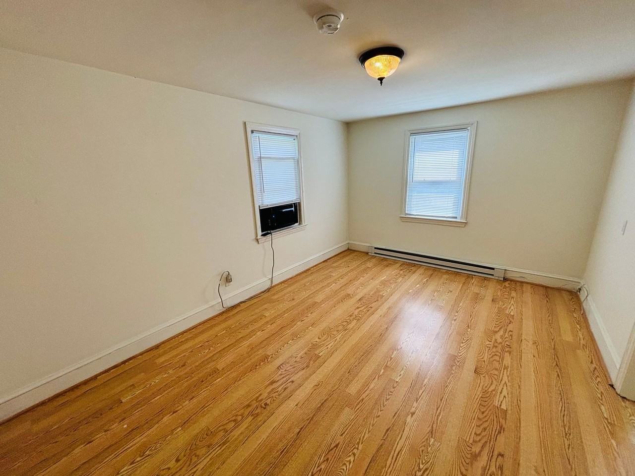 1284 Harding Rd - Photo 5 of 9