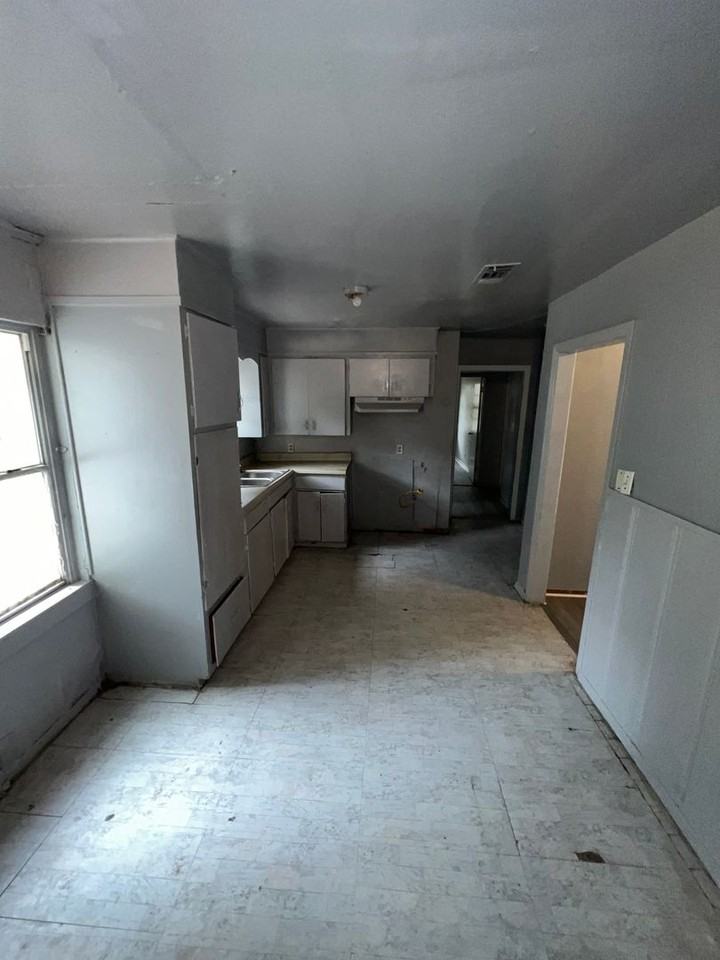 6209 Canal Blvd - Photo 3 of 13