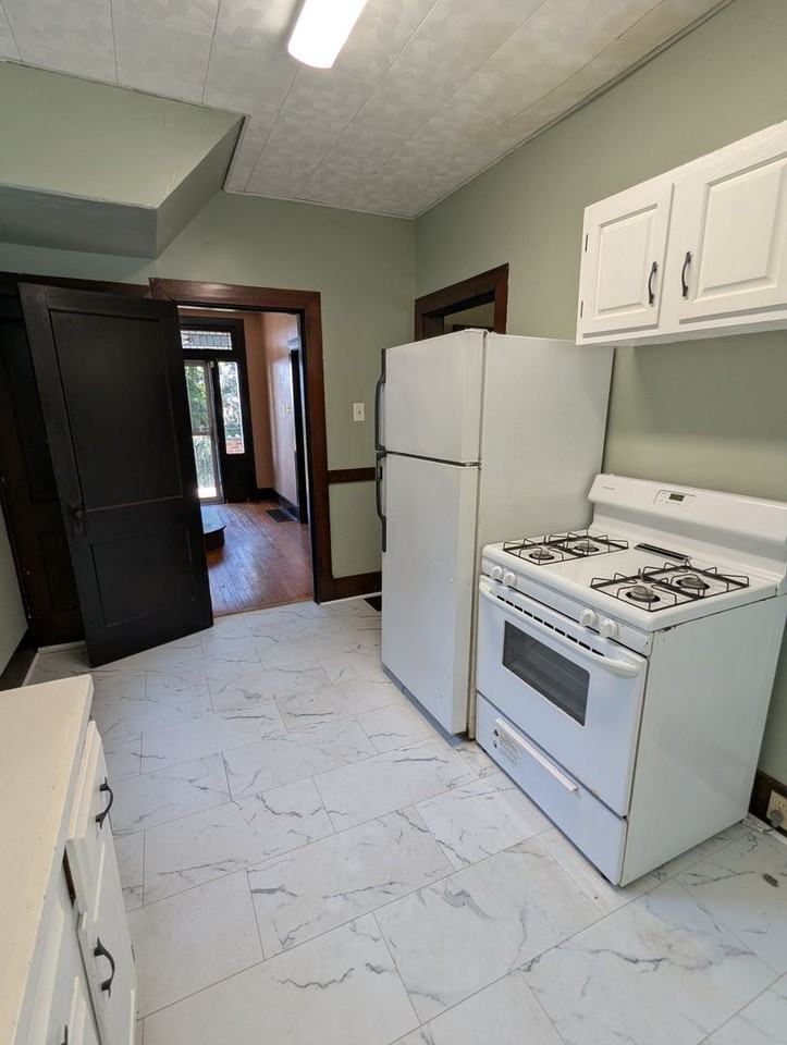344 Connor St - Photo 3 of 14