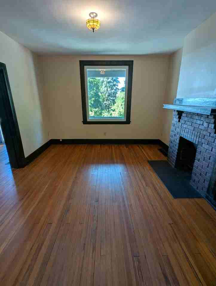 344 Connor St - Photo 5 of 14