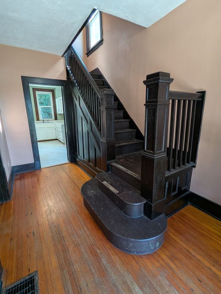 344 Connor St - Photo 7 of 14