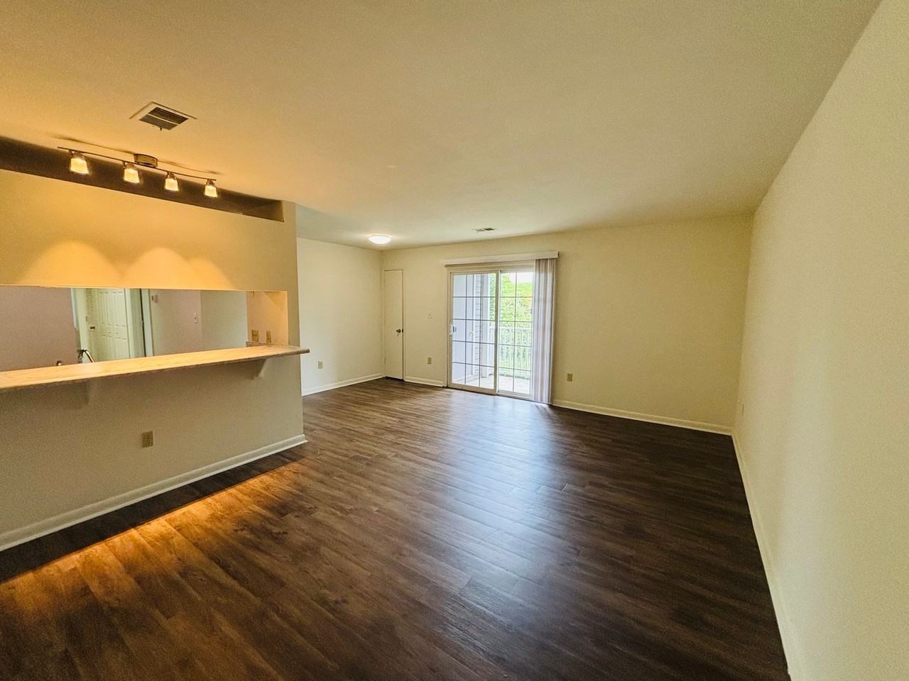 1208 University Ter Apt B - Photo 2 of 13