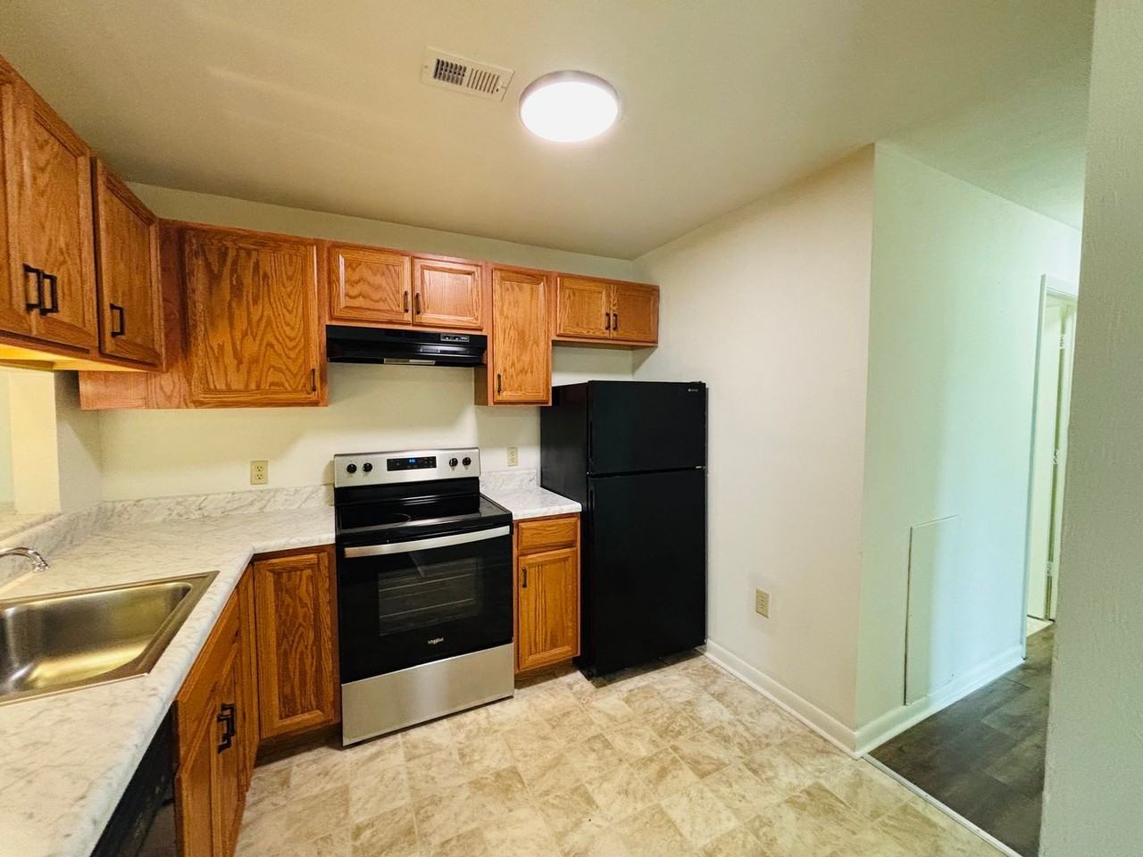 1208 University Ter Apt B - Photo 4 of 13