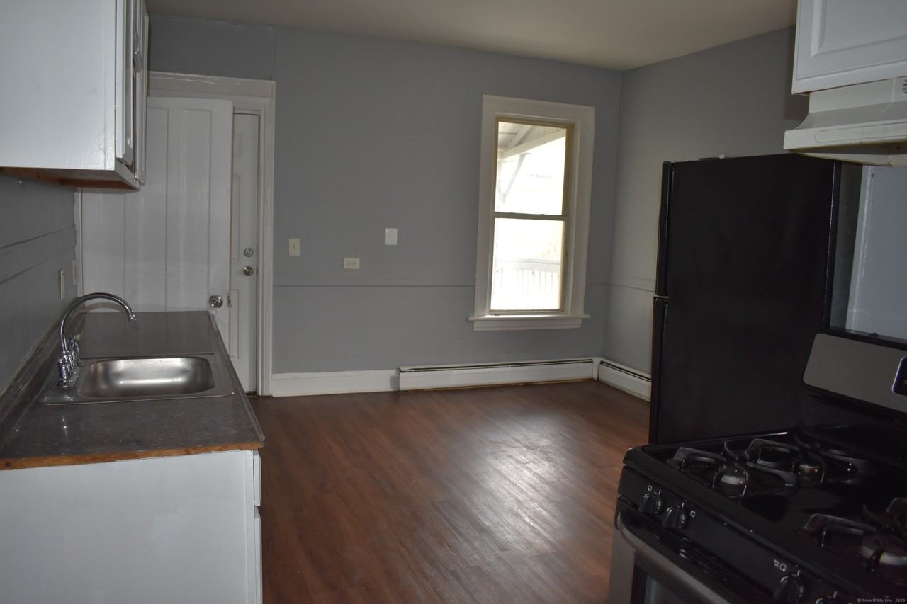 117 Caroline St - Photo 2 of 11