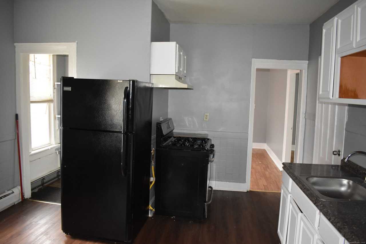 117 Caroline St - Photo 3 of 11