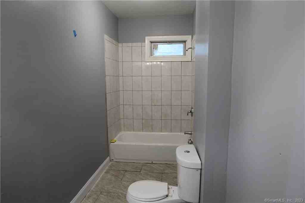 117 Caroline St - Photo 4 of 11