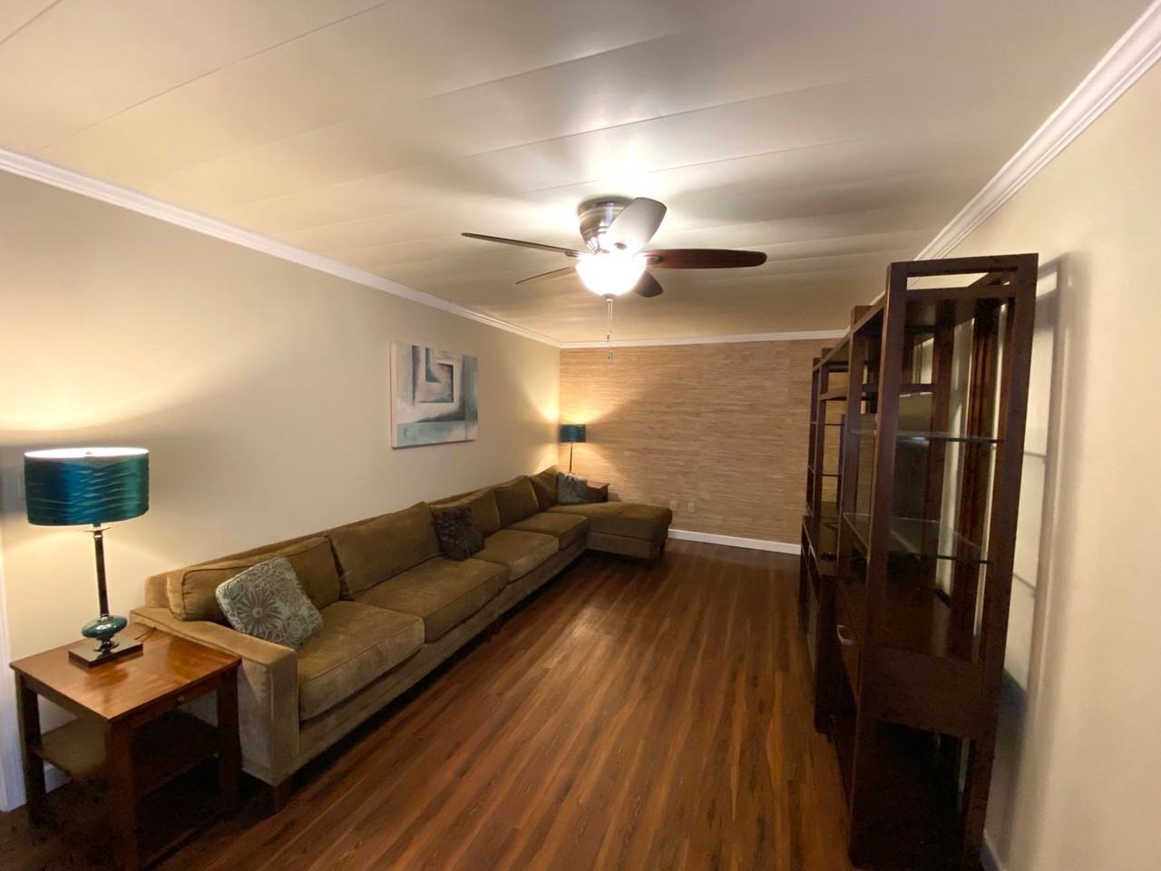 311 University St - Photo 2 of 12