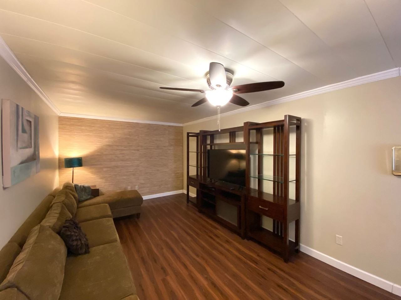 311 University St - Photo 3 of 12