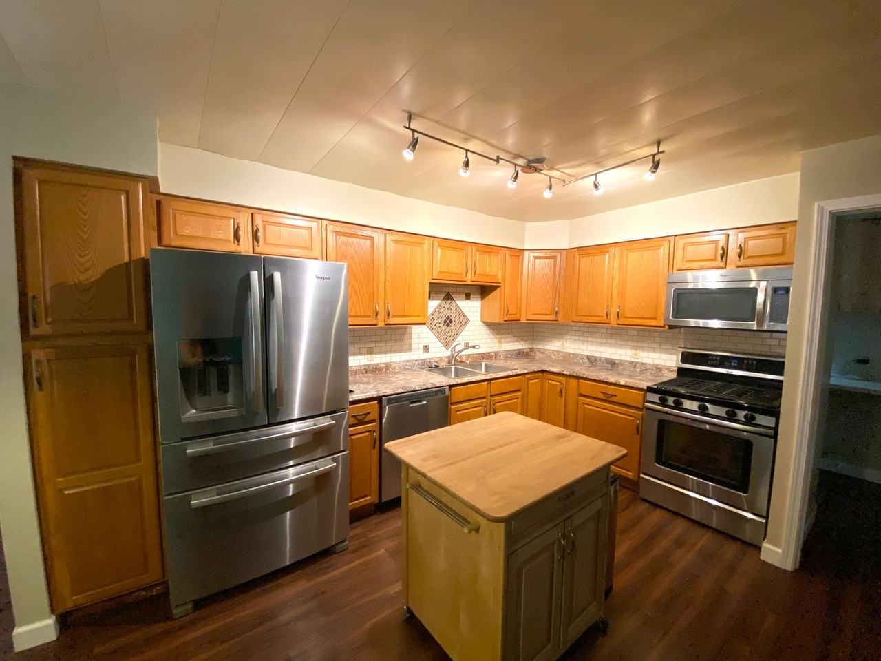 311 University St - Photo 4 of 12