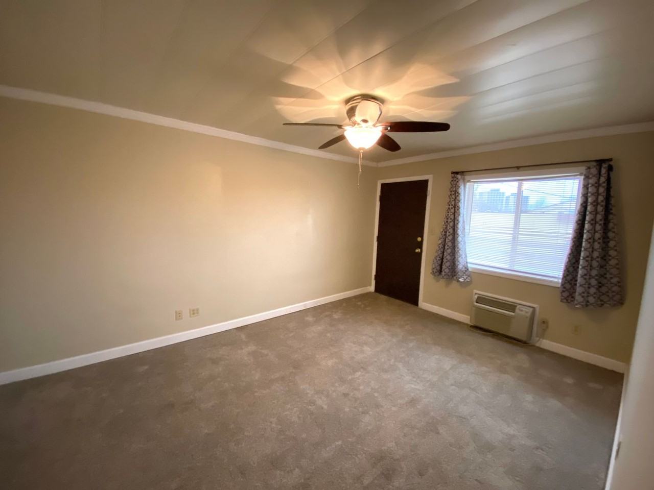 311 University St - Photo 7 of 12