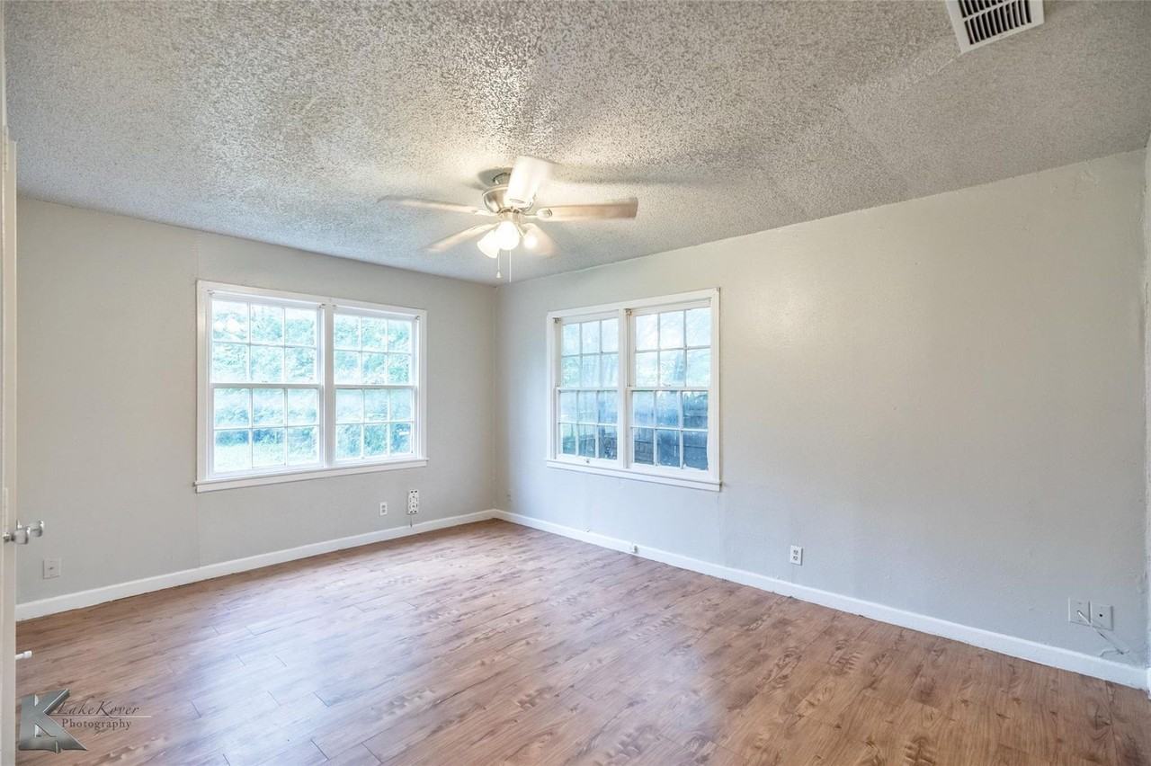 1641 Marshall St - Photo 4 of 21