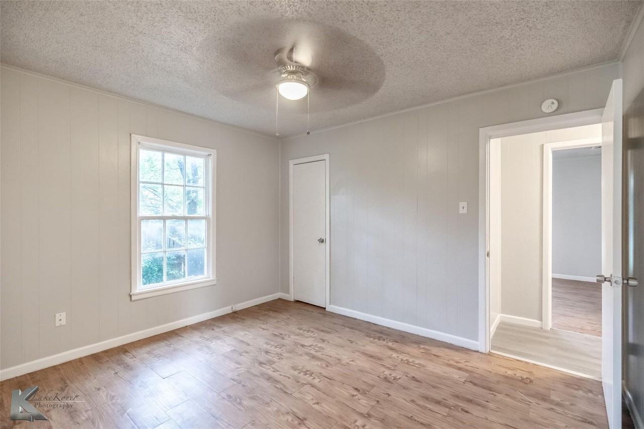 1641 Marshall St - Photo 5 of 21