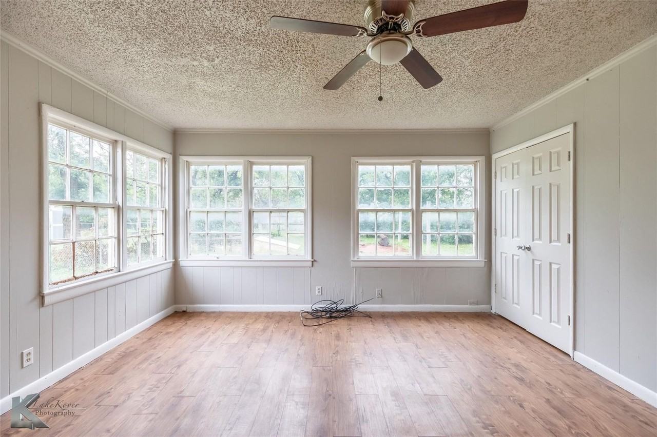 1641 Marshall St - Photo 6 of 21