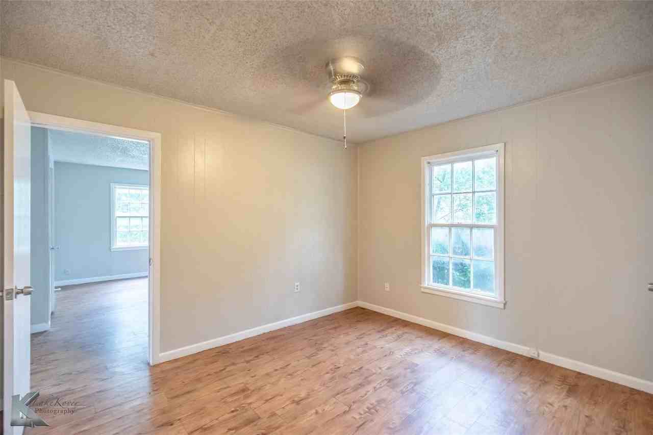 1641 Marshall St - Photo 7 of 21