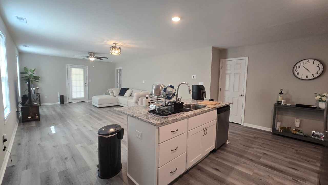 2070 Rogers Dr - Photo 4 of 32