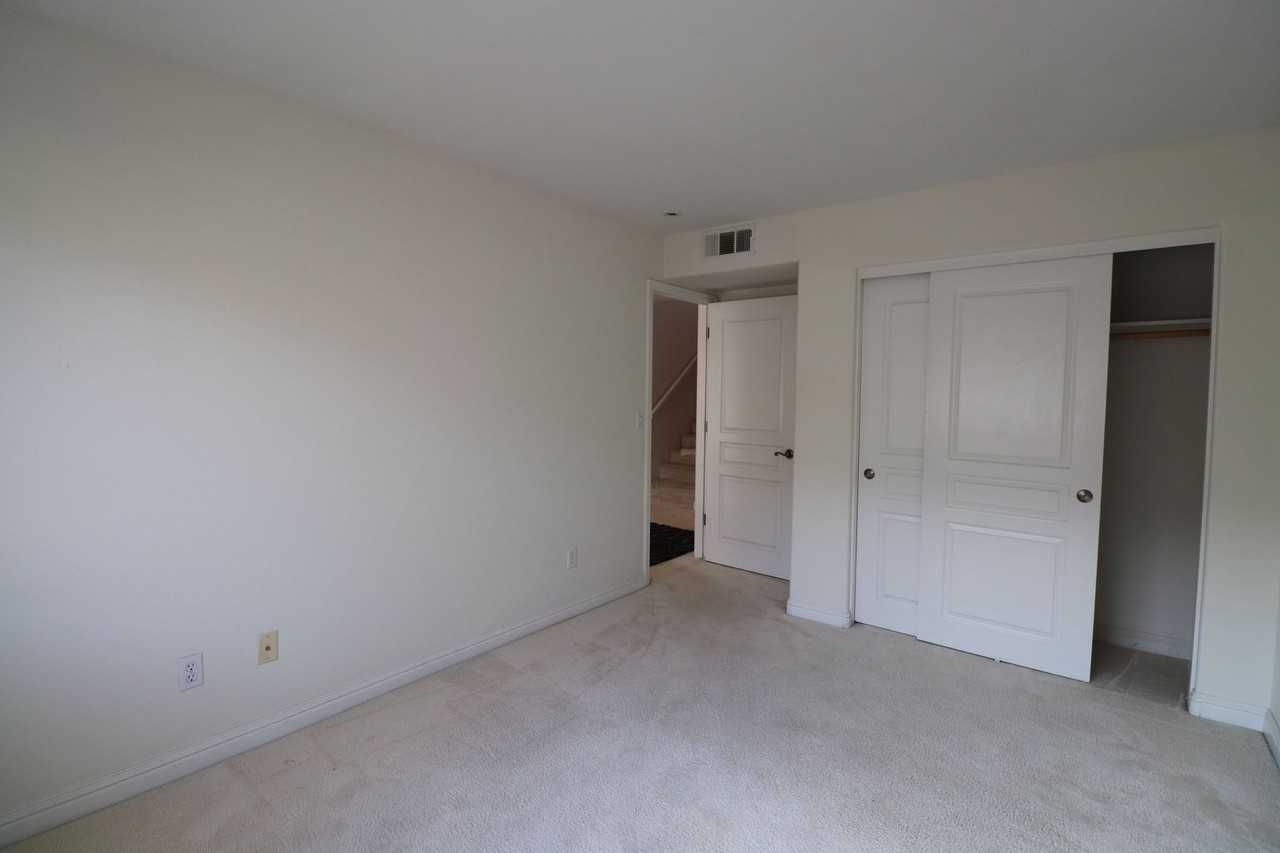 926 Louisa Ter - Photo 2 of 12