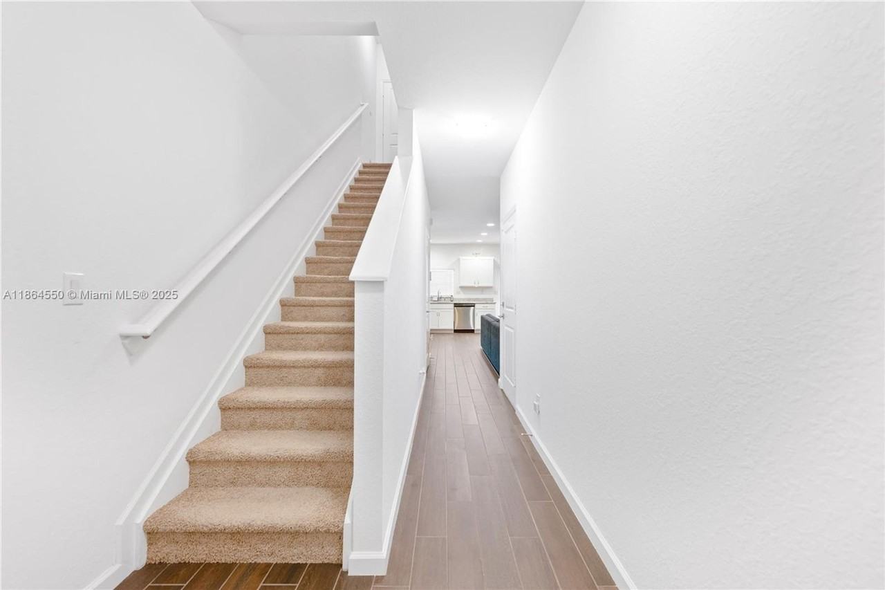 1106 Nw 40th Ter - Photo 3 of 12