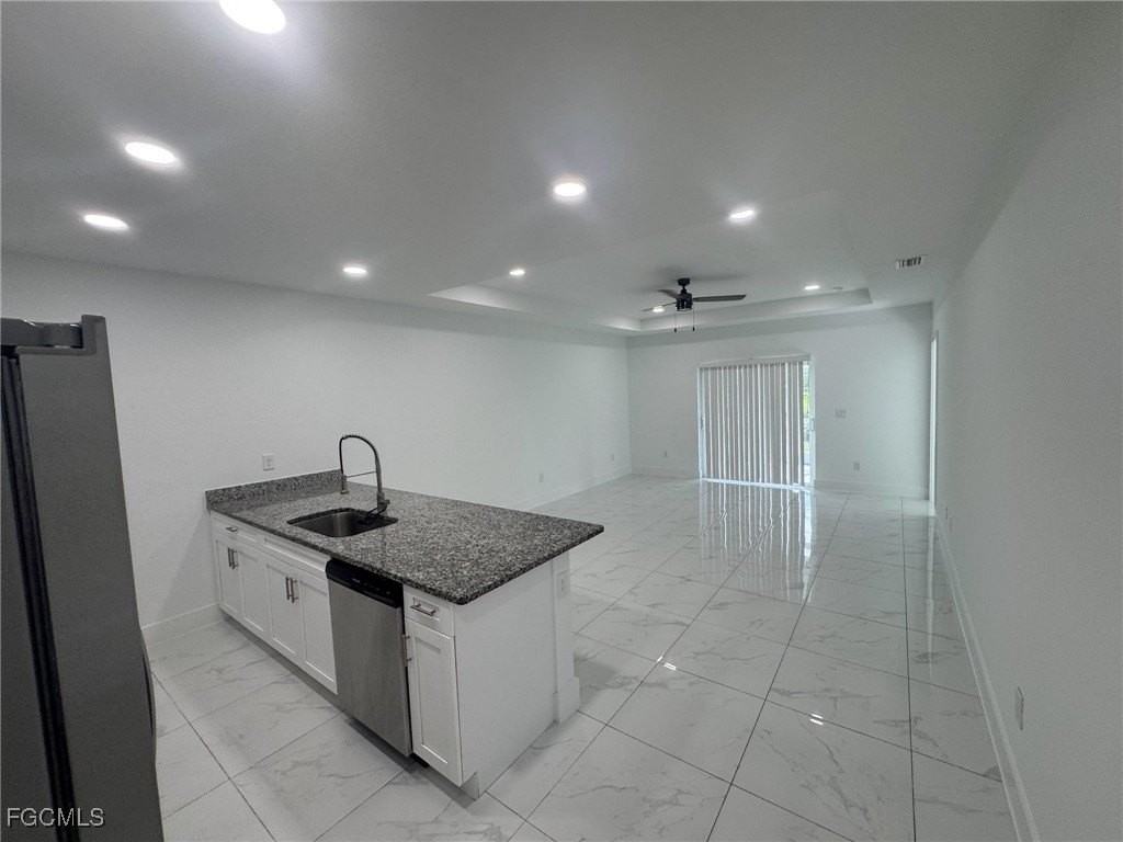 727 Gordon Ave S - Photo 2 of 13