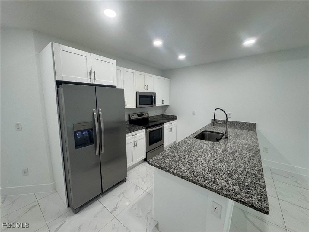 727 Gordon Ave S - Photo 3 of 13