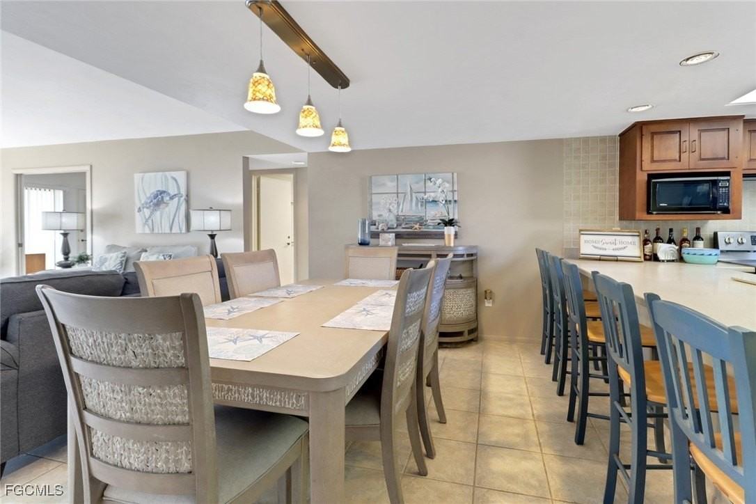 5015 Harbortown Ln Apt 104 #104 - Photo 2 of 40