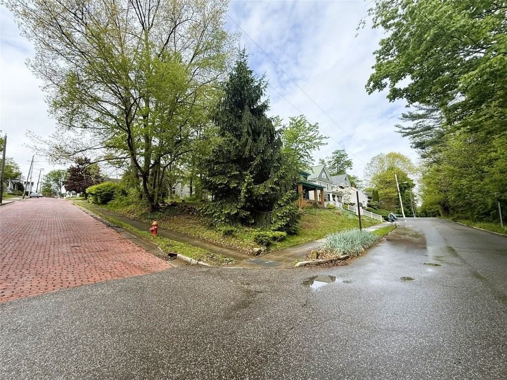 626 Walnut Street - Photo 4 of 38