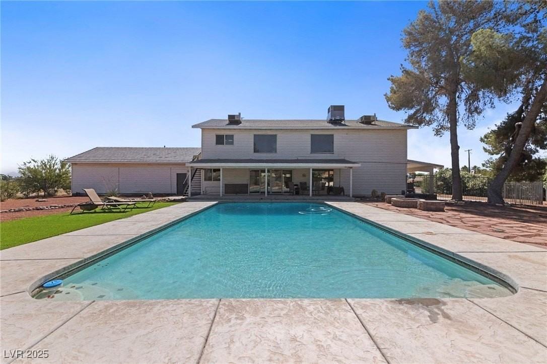 144 E Robindale Rd - Photo 3 of 48