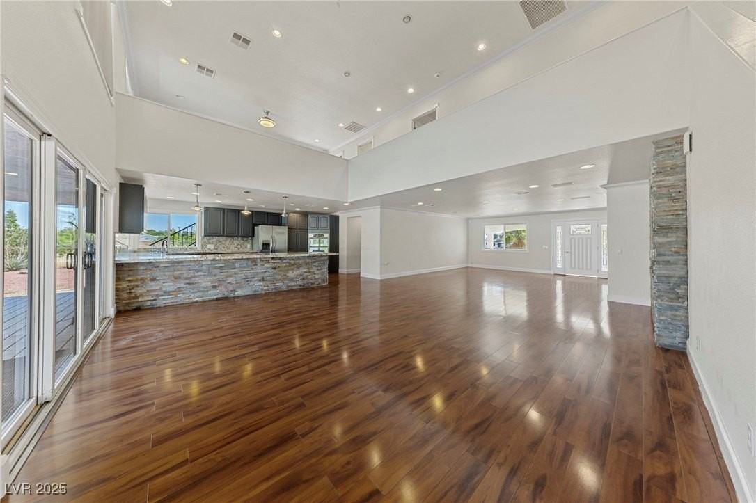 144 E Robindale Rd - Photo 7 of 48