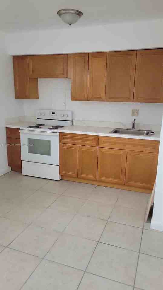 1406 Nw 2nd Ave #2 - Photo 3 of 10