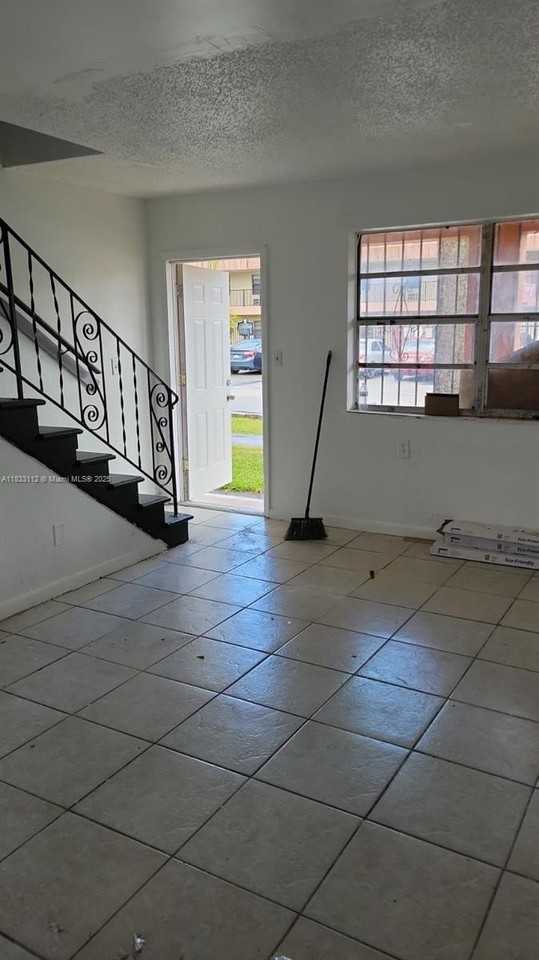 1406 Nw 2nd Ave #2 - Photo 5 of 10