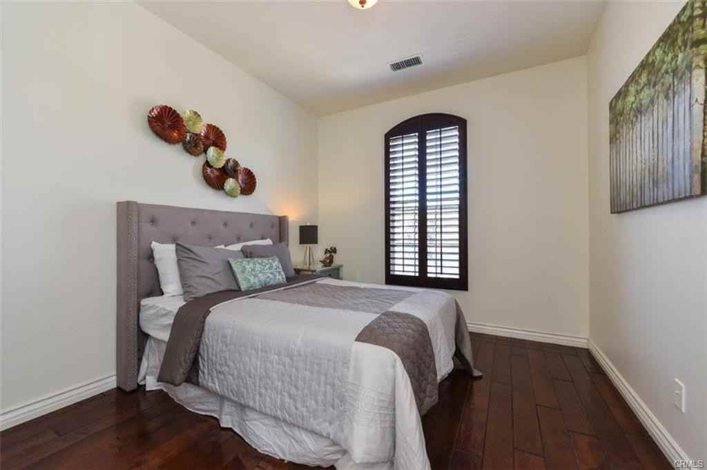 214 Bancroft - Photo 2 of 8