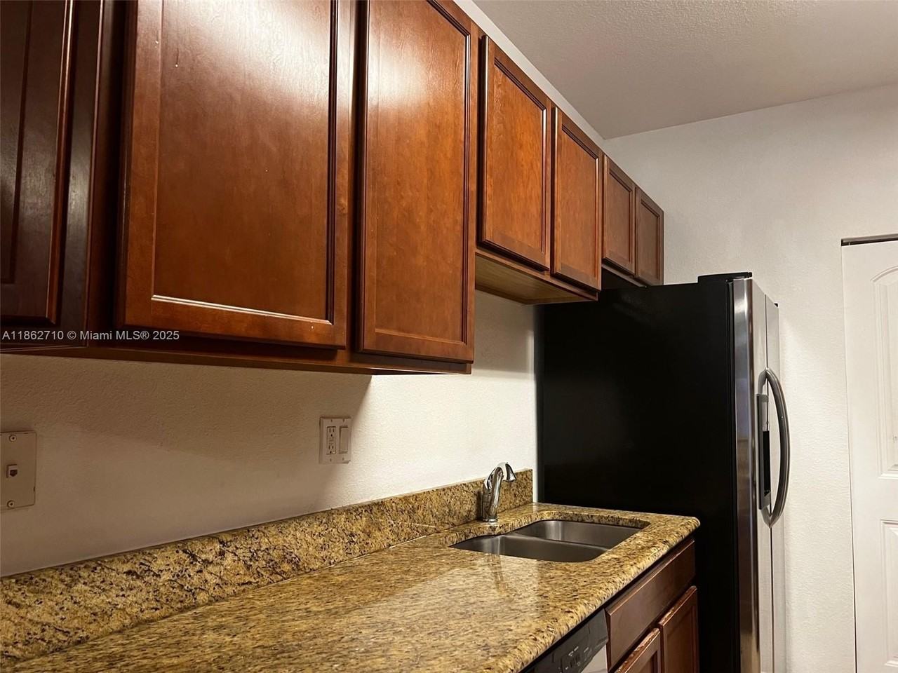 608 Ne 33rd Ter #608 - Photo 3 of 35