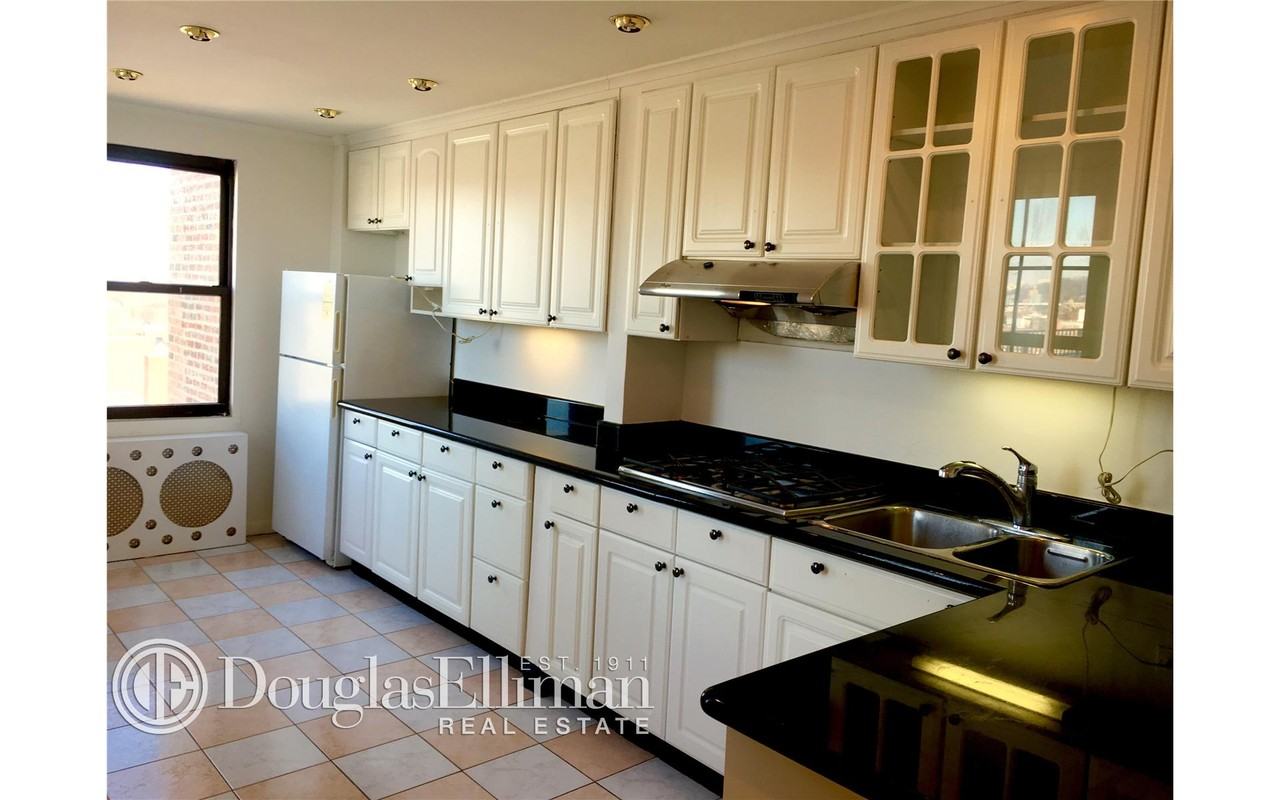 303 Beverley Rd #10A - Photo 2 of 10