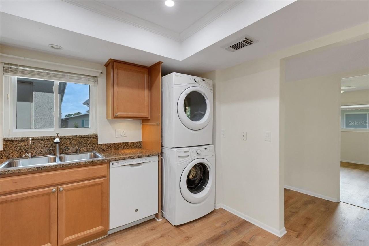 66 Strathmore Blvd - Photo 5 of 39