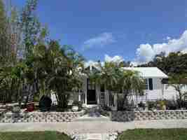 featured image of 701 Broadway St