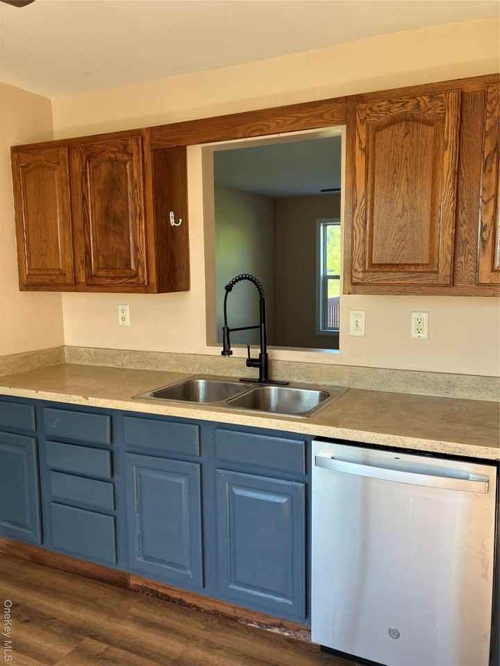 133 Ridgebury Rd - Photo 3 of 14