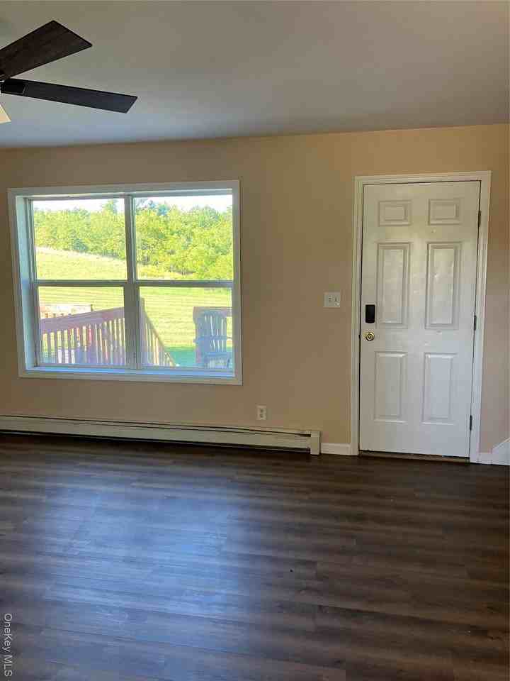 133 Ridgebury Rd - Photo 4 of 14