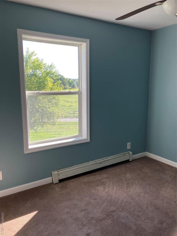 133 Ridgebury Rd - Photo 6 of 14