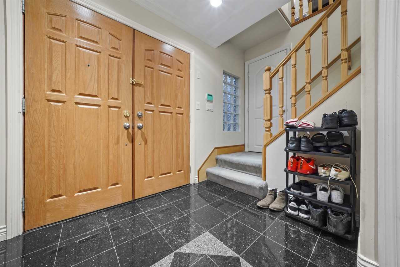 6815 Sherbrooke Street - Photo 2 of 22