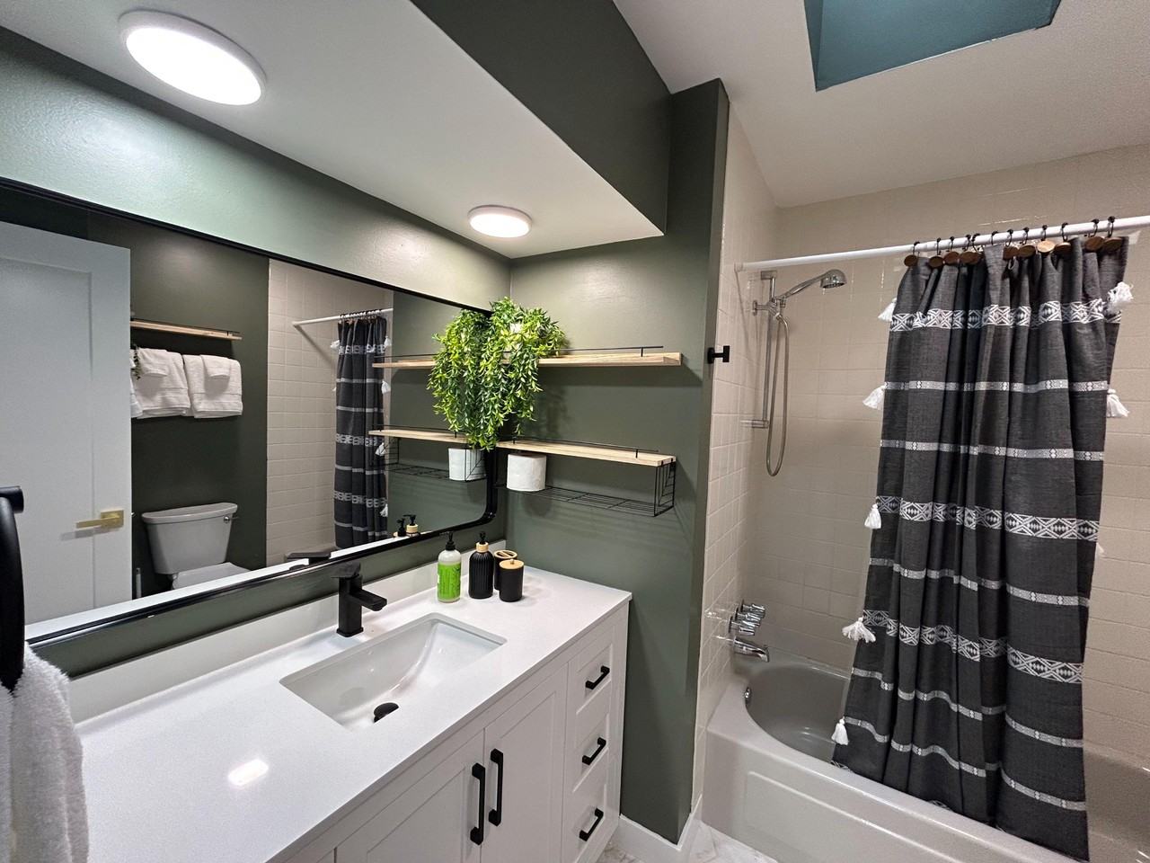 W Virginia Dr - Photo 5 of 29