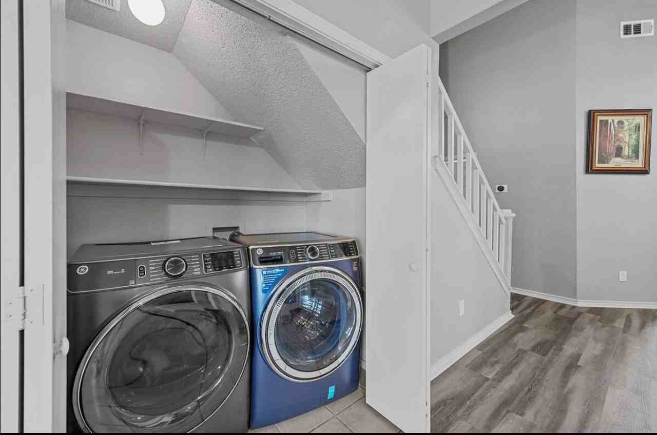 Auburn Dr - Photo 5 of 8