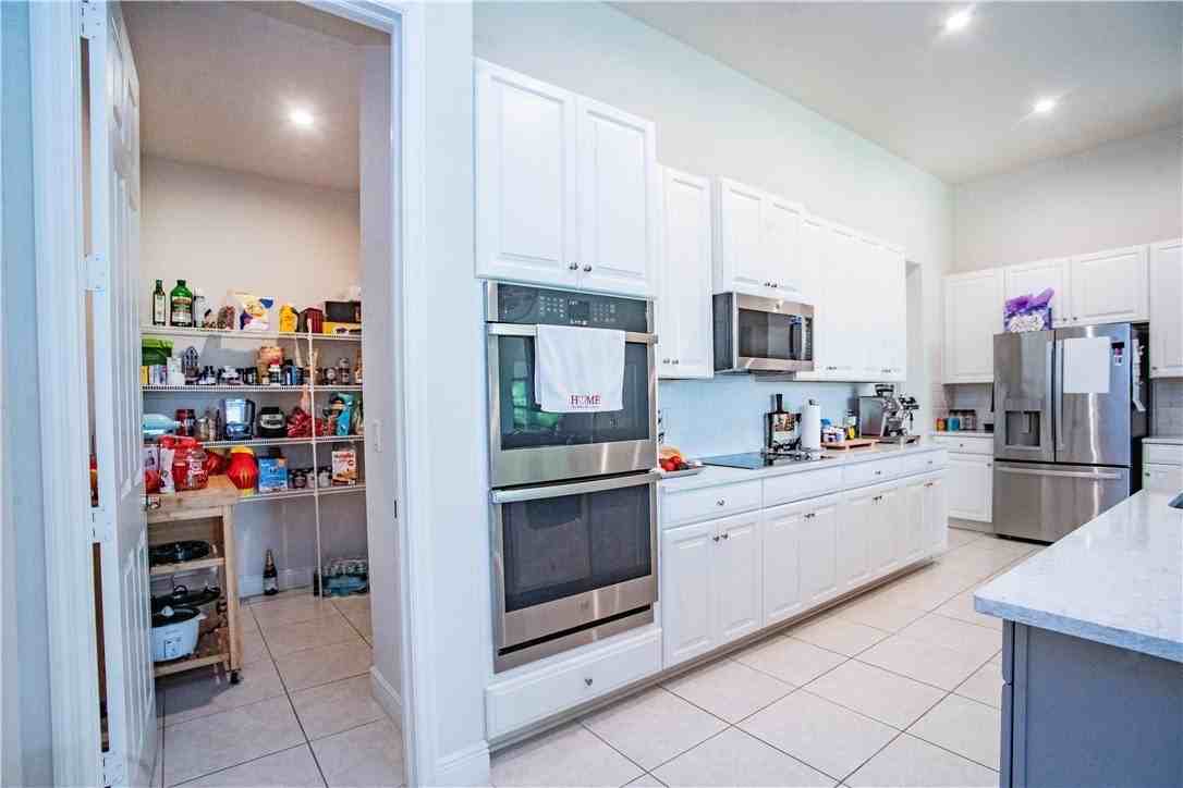 6335 Arcadia Square - Photo 5 of 22