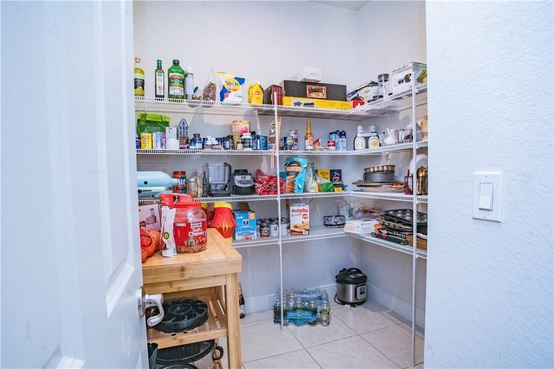 6335 Arcadia Square - Photo 6 of 22