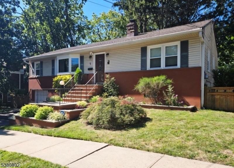 7 Van Ness Ct - Photo 2 of 23