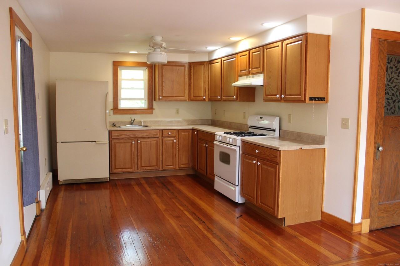 126 Chestnut St - Photo 2 of 23