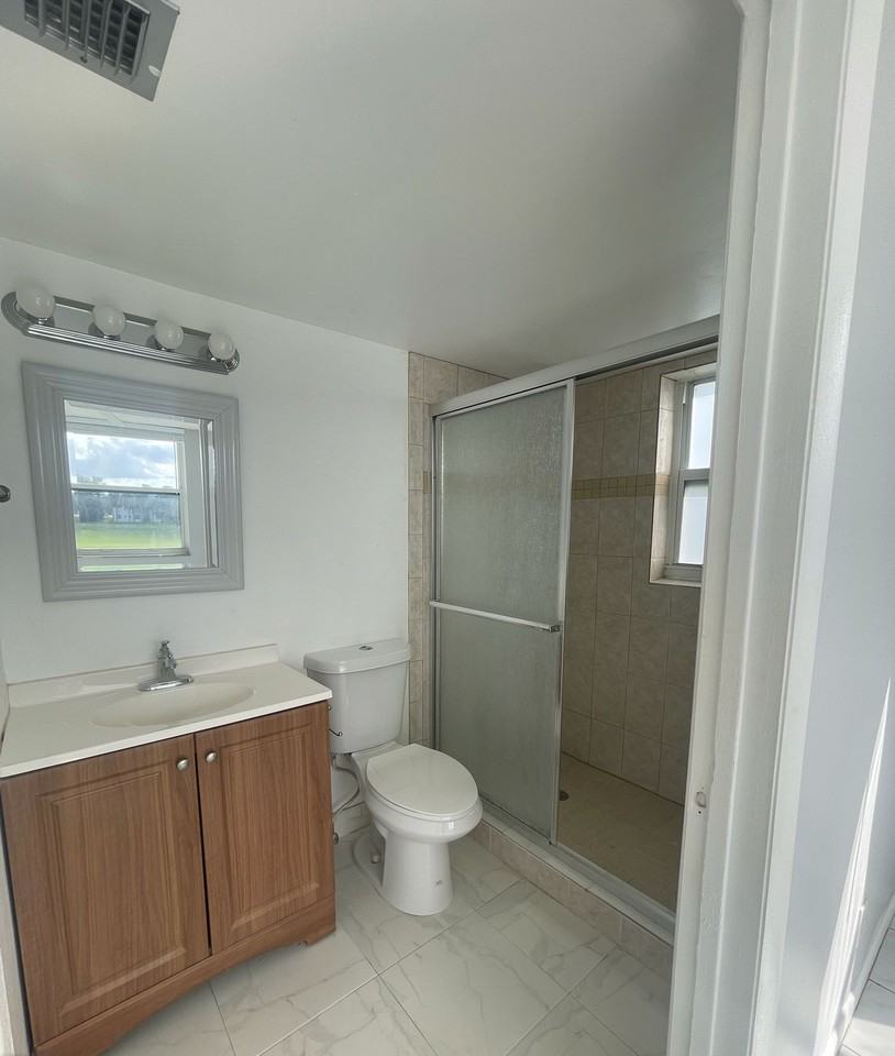 1550 Nw 80th Ave - Photo 5 of 8